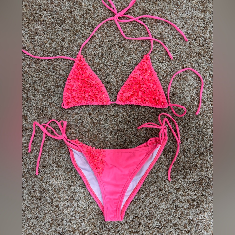 DIVINO SEAS pink floral bikini top and bottom. Small top and medium bottom